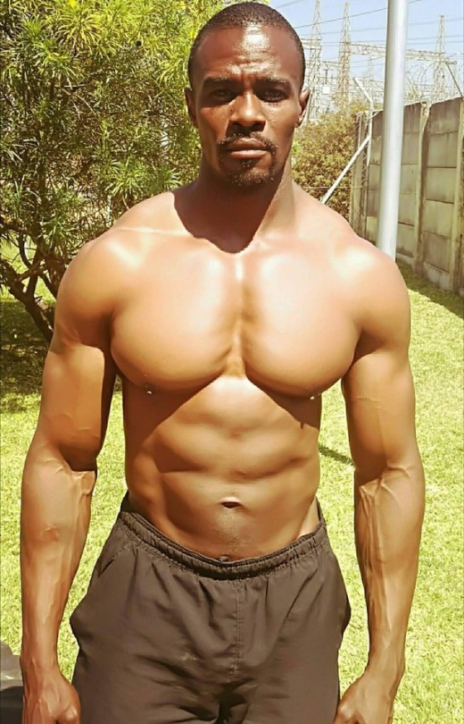 black-freak-body-edition:    Loveeee n want to use his nipples 