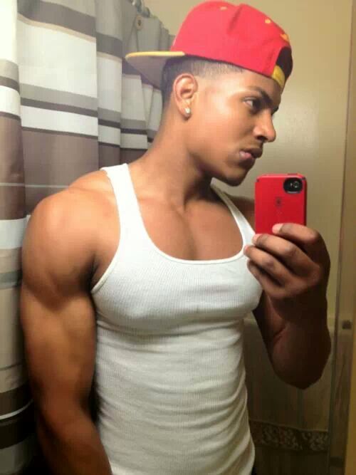 justchillingpapi:  It’s all about the nips