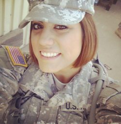 sexywithorwithout:  Sexy Army girl. God bless america 