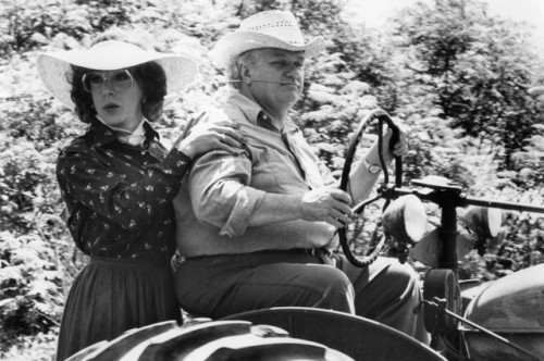 Tootsie (1982) - Charles Durning as Les  He was a little gruff, combative, gentle and funny playing 