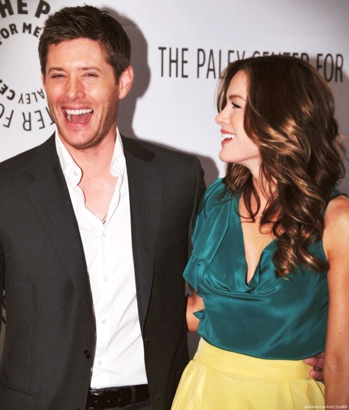 calebdumes:  10 Reasons why I love Jensen and Danneel  2. The way Danneel looks at