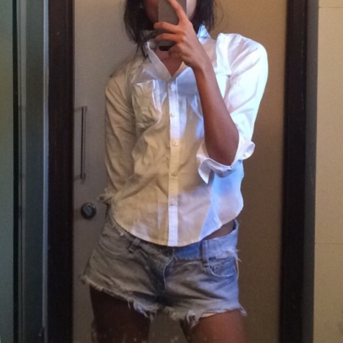 leyla31:tapeduct:My selfie thing. I was tagged by @zvaina n I’m tagging @steamcleanmymind @ayazt @li