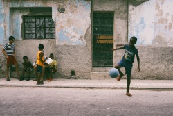 nofuckingwayjose:  Street Football, Havana May 2015