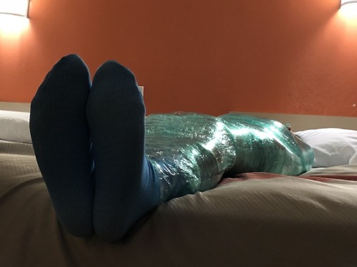 elleohem:Palette wrap + Zero Suit + Pantyhose hood/gag = A fantastic day off with friends :)