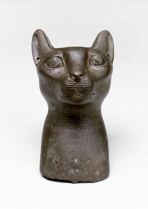 design-is-fine:Head of a Cat, 664-525 B.C. Bronze. Egypt. The pierced ears would hold jewelry.Cats r