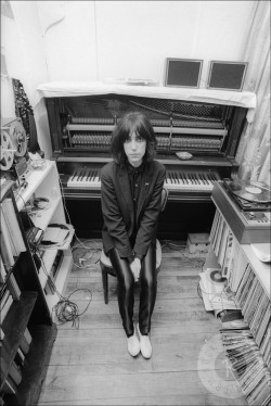 secretcinema1:  blueblackdream:Patti Smith in her apartment studio, New York, 1974,  Allan Tannenbaum