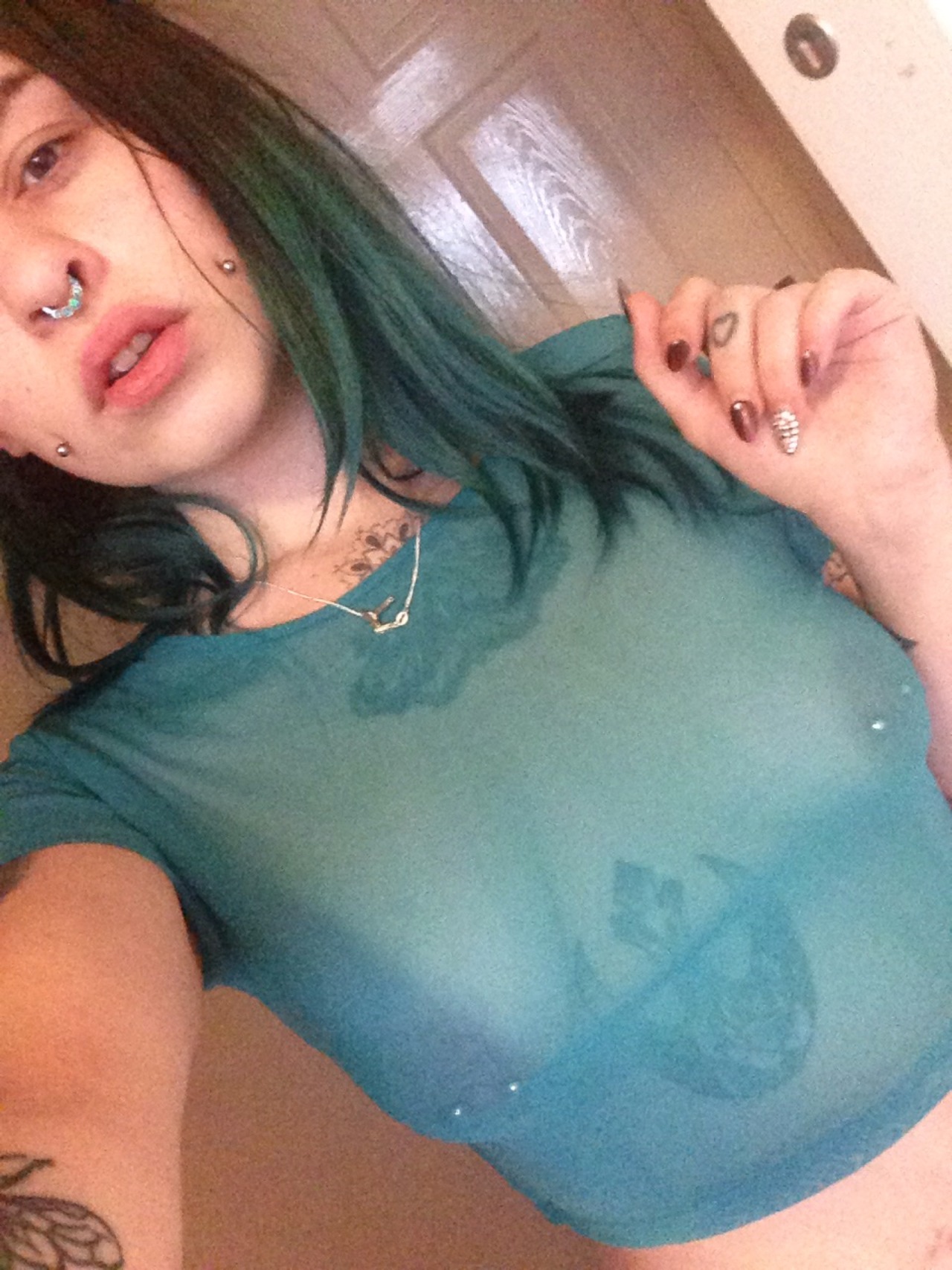 khaleesim0ther:  I’ve been waiting weeks for this top 💙 