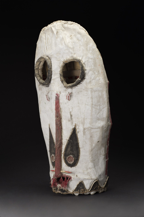 cavinmorrisgallery: New Guinea White skin mask 31 x 16.5 x 13 inches 78.7 x 41.9 x 33 cm NG 174