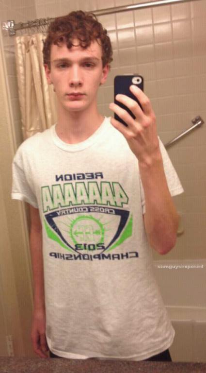 italianboyjr:  camguysexposed:  Noah ZImmer with ginger locks and hard meat for all