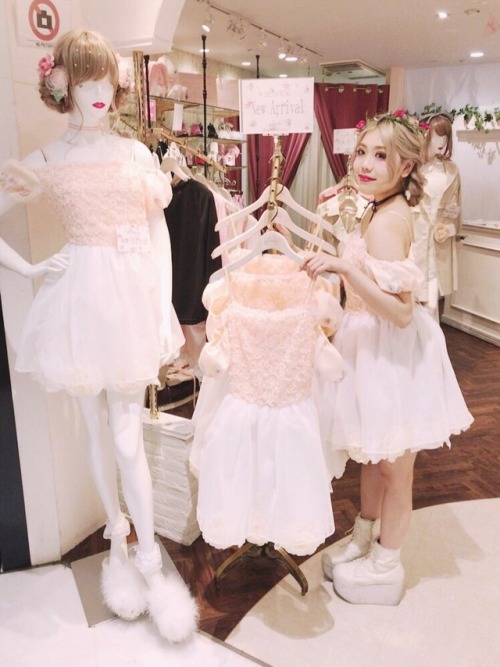 mademoiselle-puppet: Samantha and Saaya in 4th Anniversary OP