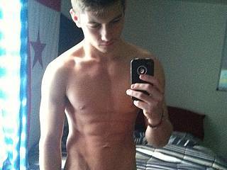 Check out this hot gay jock Leo play with his dildo live on gay-cams-live-webcams.com