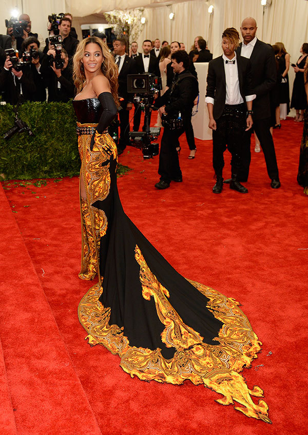 journaldelamode:  Beyonce in Givenchy by Riccardo Tisci at MET Ball 2013. 