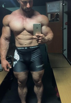 whitepapermuscle:  Szymon Lada