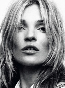 Femaleuniverseblog:  Kate Moss