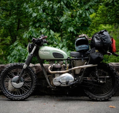 caferacersofinstagram:Weekend feels with @speed_deluxe at @vintage1thousand. . Photo by @alliswell. 