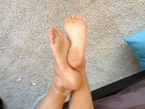 myhotwifefeet: Just some quick pics new pedicure