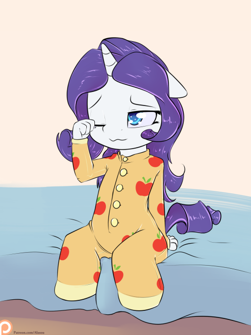 alasou:Pajamas swap Clearly not what Rarity would normally wear to bed… Drawn for patreon the 10-11-2015<3