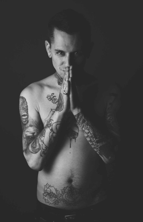 fuckyeahguyswithtattoos: Instagram: @brandonlives