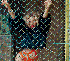pettywhite:  When ya man get off work at 9 and he pull up in the drive way at 11