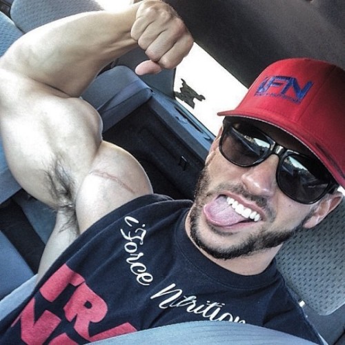 gringopit: hot-sexy-muscle-dudes: HOT TONGUE, HOT PIT HAIR, HOT MUSCLES = TOTALLY HOT FUKKIN’ 