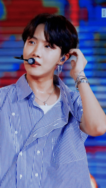 stuffsope:— hoseok lockscreens [BTSxSuperConcert]like / reblog if you save or use