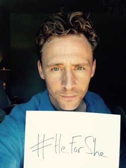 torrilla:  Tom Hiddleston:   .@EmWatson you are impeccable &amp; extraordinary. I stand with you. I believe in gender equality. #heforshe pic.twitter.com/xXQsyJ7WfP &ldquo;Both men &amp; women should feel free to be sensitive. Both men &amp; women should