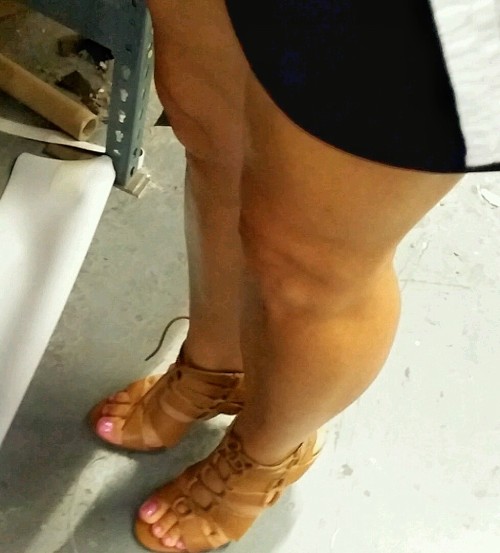 sweetcandidfeet: Sexy designer in heels