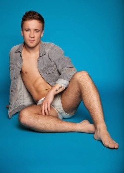 bonermakers:I was just looking at pics of this stud yesterday. Sam Callahan. X-Factor UK. I’d do such naughty things with him.