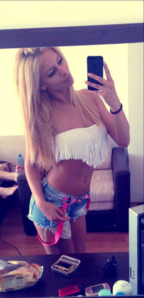 yanageorgee:  SOME BORING PHOTOS WITH ME … 