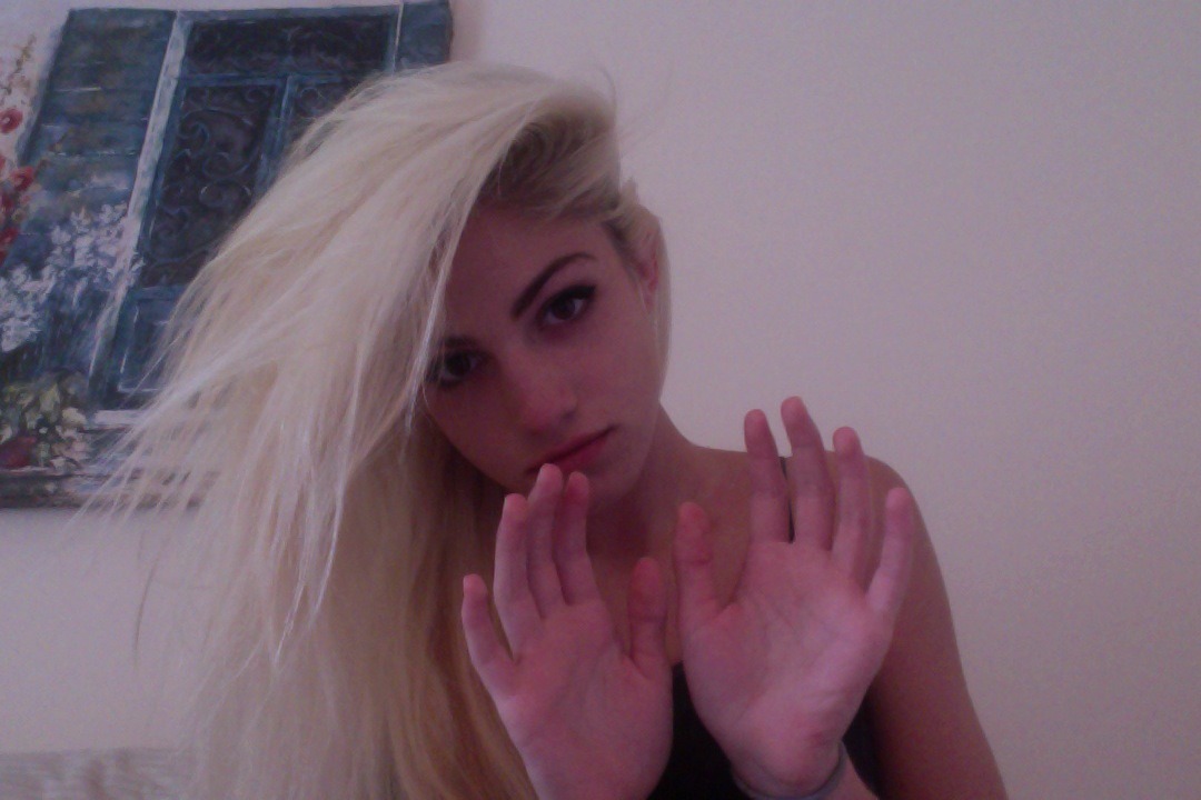 youngtroubledteen:  sympxthise:  x Pale x   Pretty &amp; Pale ♡♥♡♥