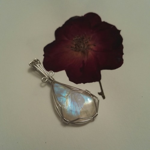 Two beautiful custom sterling silver pendants I made today with lovely pressed flowers from @yu-nim,