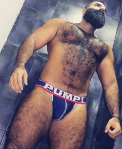 bear-hairy:  Déjanos tu comentario 🐻 . Rebloguea y comparte el contenido si te gustan las fotos. #Bear_Hairy