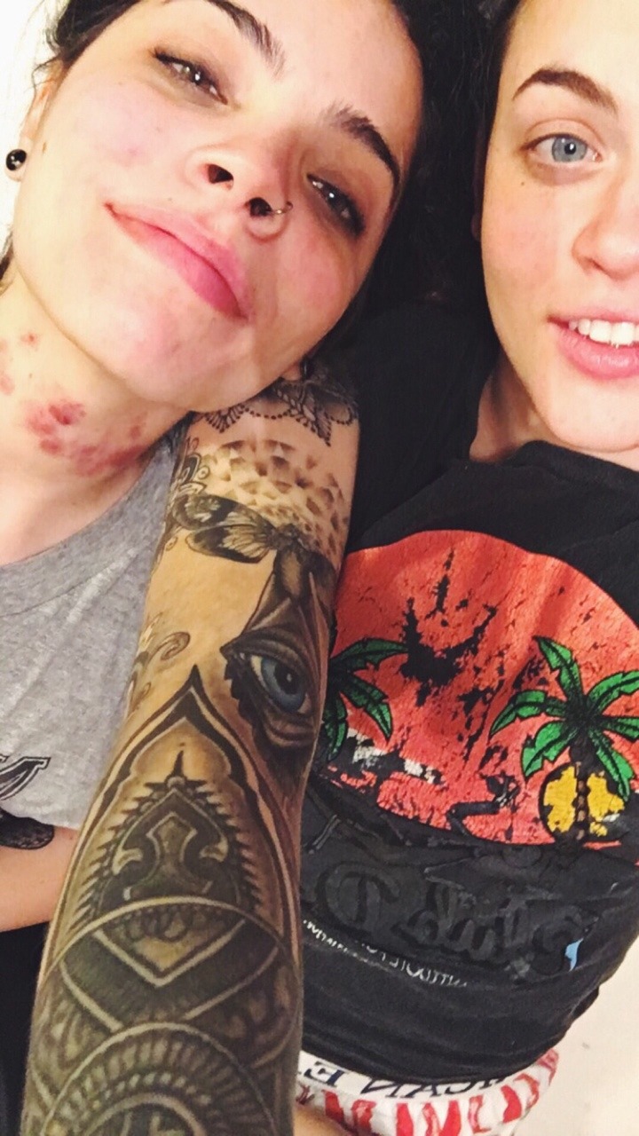 lesbiann-cutiess:  👭