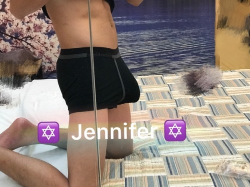jenniferyip: Are you ready 之part 1❤️ 今日見終於無咁忙，po番早幾日的相先 個日未開始A先生已經好敏感，好有反應 我都未準備好，A先生已經忍唔住 一手捉住我個頭，然