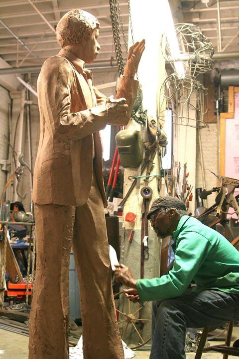 seeselfblack:  After years of resistance, Richard Pryor finally gets a hometown statue… For the past decade, sculptor Preston Jackson has aimed to erect a  nine-foot-tall bronze statue of comedic legend Richard Pryor in the two  men’s home town of
