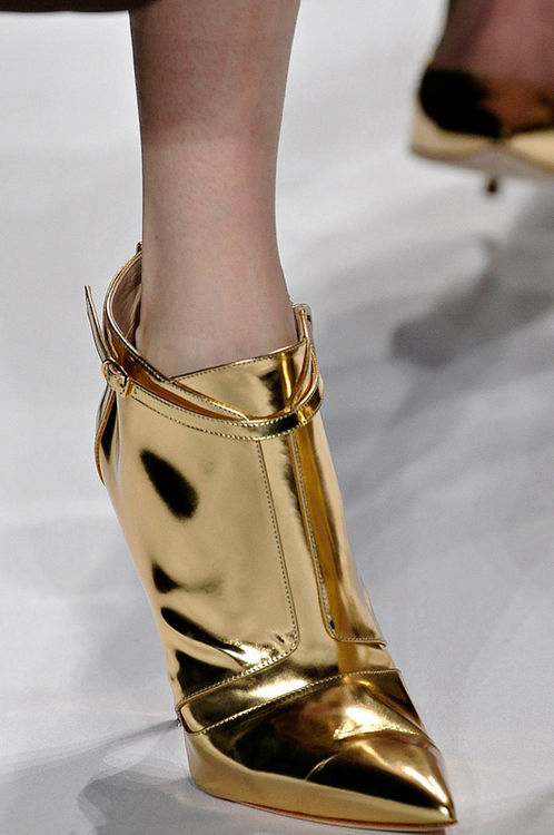 kalifornia-mercy:  nastyvogue:  .:FUCKING FASHION BLOG:.  wow