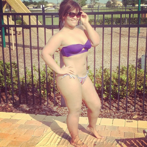 thickleggz:  Cheka Fierce looking ridiculously THICK!!! Click here for more Thick Leggz.    Submit your Leggz HERE!