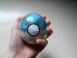 ninfia:restless-in-midwinter:  PokéBall bath bombs by Fizzy Fairy Apothecary! Each Poké ball has a scent and Pokemon inside that corresponds to the ball that you picked. In my case, I caught Seel!  Holy shit