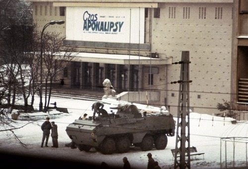 A troop carrier outside Warsaw’s Kino Moskwa movie theatre, on thefirst day of martial law in 