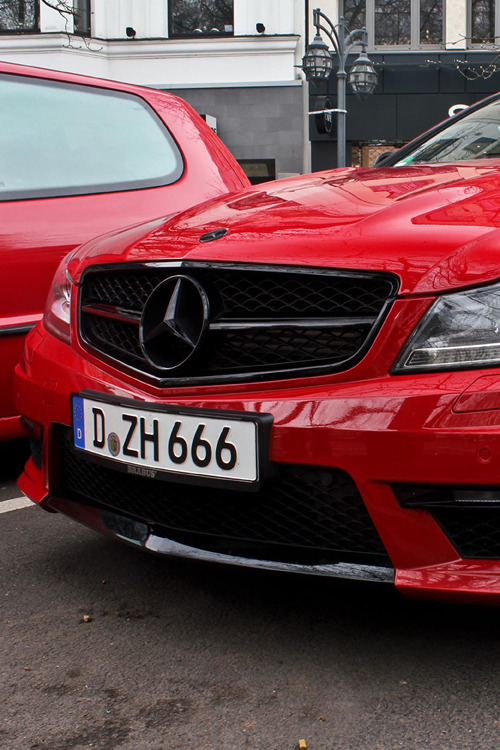atlasofvanity:   Benz || Source || More 