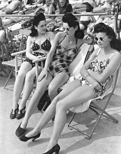 vintagegal:  Bathing Beauties by the swimming baths at Roehampton, London c. 1942 