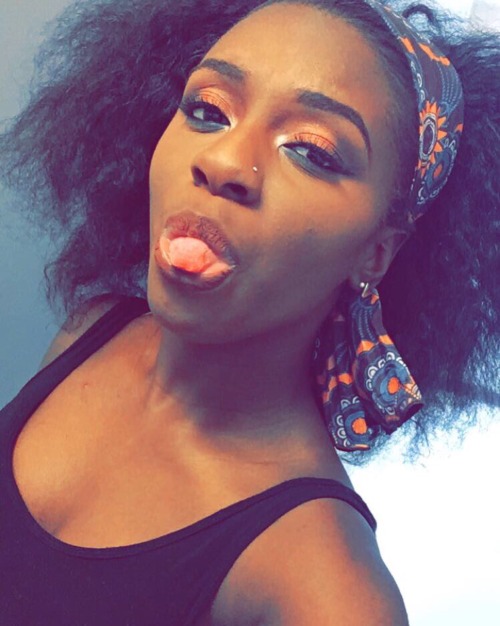 afrodesiacworldwide:  Carefree  IG: L00uu_