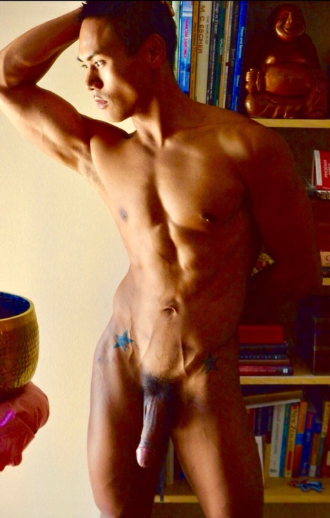 akamuhealani:  My blog features sun-kissed or naturally tanned, handsome men from all cultures. All dick sizes are welcome here. Follow my blog to enjoy meat from all over the world. 😜