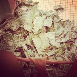 We fuck wit u @lovedaisy___ #money #cash #green #dough #bills
