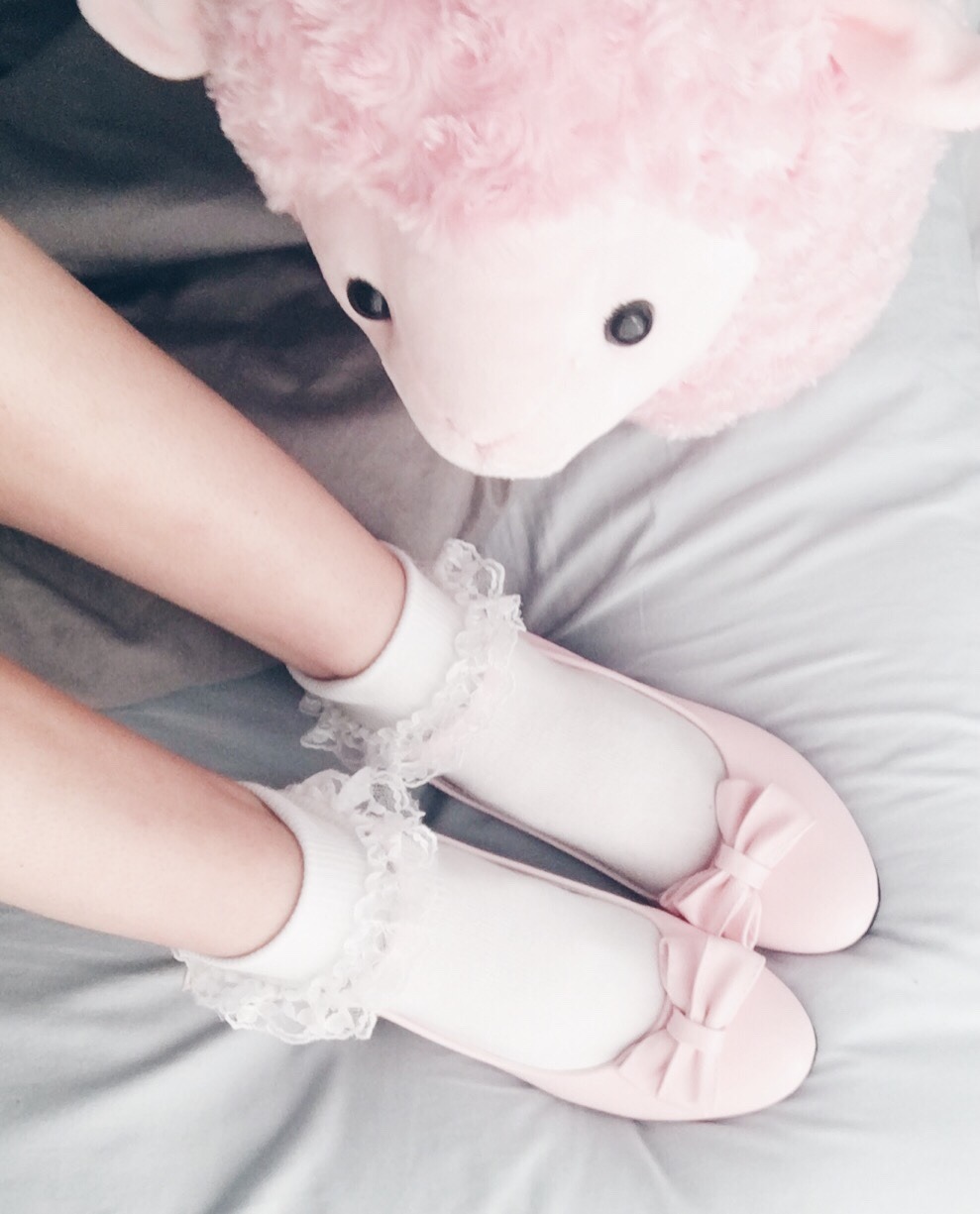 babygirlsblog23:  Sparkles wants to show you my adorable new shoes!
