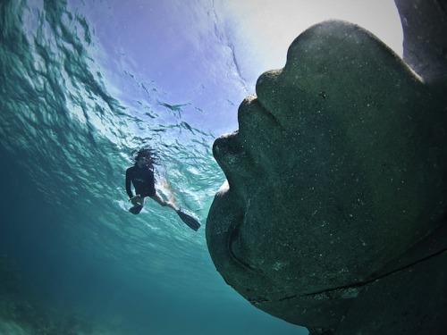 mymodernmet:Jason deCaires Taylor recently installed Ocean Atlas, a huge underwater sculpture depict