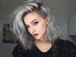 rowdyrumbler:  I love silver hair😍