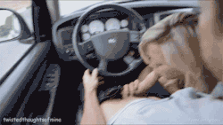 bipassivorj:  Pagar um boquete enquanto seu homem dirige é bom demais!