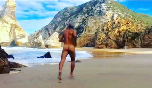#skinnydip #nakedtraining #nudism #naturist #naturistfitness #praia #nakedtrainer #butt #barebum #na