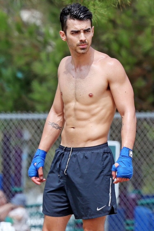 Sex heatedtabloid101:  Joe Jonas  pictures